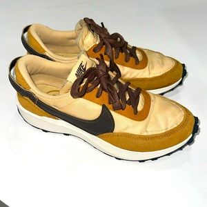 Nike Women's Sneakers in Tan and Brown